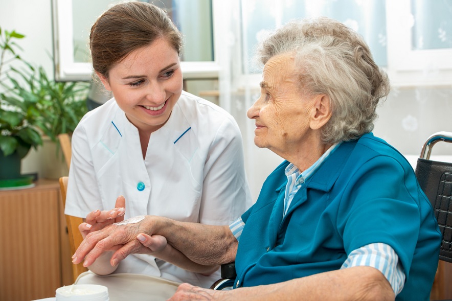 Common Signs Seniors Need Home Care